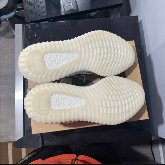 Yeezy 350 V2 Zebra - Picture 5 of 7